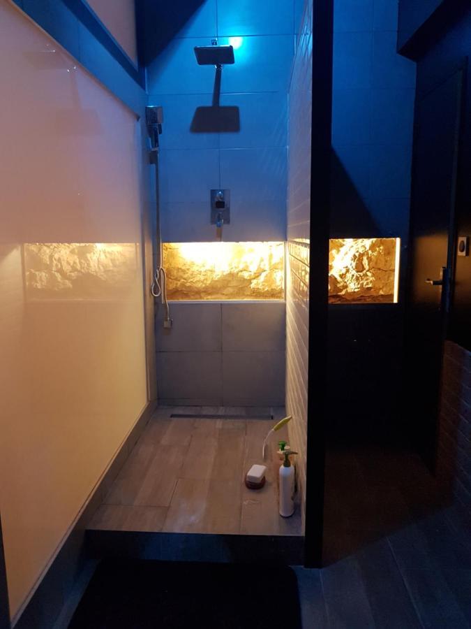 Alloggio in famiglia Semi Troglodyte En Foret Massage Et Diner Romantique L'Orbrie